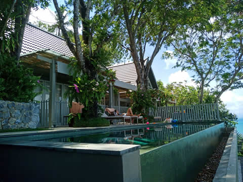 Swimming pool safety at the Headland, Samui